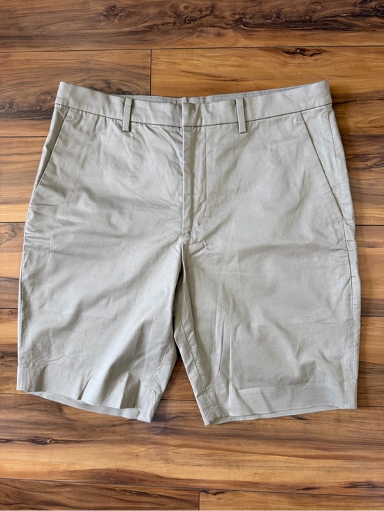 Uniqlo Other - Uniqlo Men's Classic Chino Shorts in Light Khaki